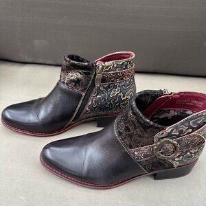 L'ATISTE Black and Brown Patterned Ankle Boots